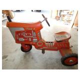 VIEW 3 SIDE 2 PEDAL TRACTOR