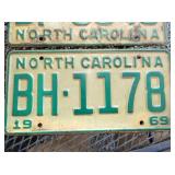 VIEW 2 CLOSEUP LIC. TAGS