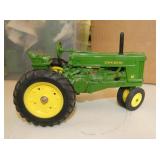 VIEW 5 JOHN DEERE TOY TRACTOR