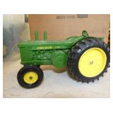 JOHN DEERE DIESEL TOY TRACTOR