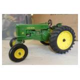 JOHN DEERE 70 TOY TRACTOR