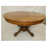 NICE OAK DINNING TABLE