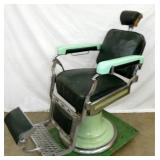 VIEW 3 GREEN PORC. BARBER CHAIR