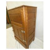 VIEW 2 CLOSEUP OAK ICE BOX