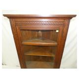 VIEW 3 CLOSEUP TOP CORNER CUPBOARD