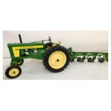 18IN JOHN DEERE TRACTOR W/ PLOW
