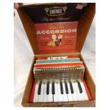 VIEW 2 CLOSEUP EMENEE