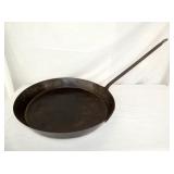 LG CAST IRON SKILLET