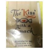 VIEW 2 CLOSEUP KISS W/ A SMAKE NOS