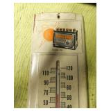 VIEW 2 CLOSEUP BATTERIES THERM.