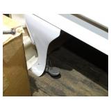 VIEW 3 CLOSEUP FRIG. FEET