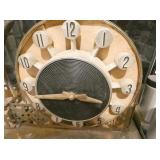 VIEW 3 CLOSEUP UNUSUAL CLOCK