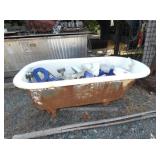PORC. CLAW FOOT TUB