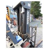 VIEW 11 NISSAN FORK LIFT CLOSEUP