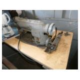 SINGER UPHOLSTER SEWING MACHINE