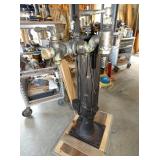 VIEW 3 HANDCRANK BOWSER PUMP