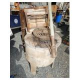 EARLY WRINGER WASHER