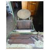 VIEW 2 CLOSEUP PRESS