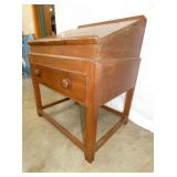 VIEW 3 SLANT FRONT LIFT TOP DESK