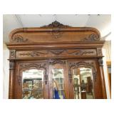 VIEW 2 CLOSEUP LG CARVED CROWN