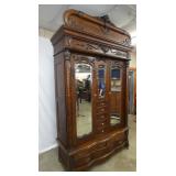 VIEW 8 CLOSEUP OAK COLUMNS