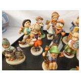 VIEW 3 CLOSEUP COLL. HUMMELS