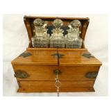 UNUSUAL OAK DECANNER SET