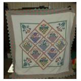 HANDMADE FLOWER BASKET QUILT