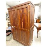 VIEW 2 CLOSEUP WARDROBE