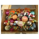 ASSORTED VINTAGE CHRISTMAS ORNAMENTS