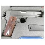 VIEW 2 CLOSEUP 45 W/ 2 MAGS