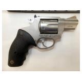 VIEW 2 CLOSEUP TAURUS 22MAG.