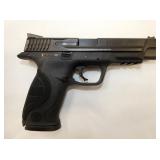 VIEW 2 CLOSEUP W/ EXTRA GRIPS/MAGS