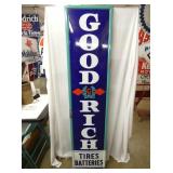 PORC. VERTICAL GOODRICH TIRES/BATTERIES