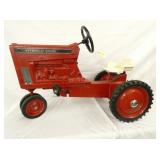INTERNATIONAL MOD. 1+64 PEDAL TRACTOR