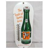 PORC. 7UP THERMOMETER W/ BOTTLE
