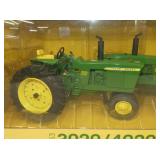 VIEW 2 CLOSEUP JOHN DEERE