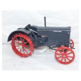 MCCORMICK DEERING 1/16 TRACTOR