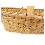 VIEW 3 CLOSEUP OAK BASKET