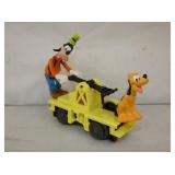 VIEW 2 CLOSEUP GOOFY/PLUTO