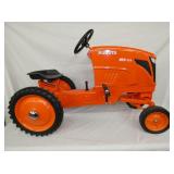 KUBOTA M5-111 PEDAL TRACTOR