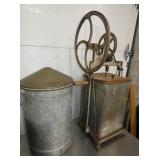 VIEW 2 CLOSEUP EARLY FEEDER, CHURN