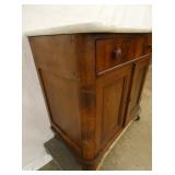 VIEW 2 CLOSEUP W/ MARBLE TOP