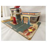 VIEW 3 RIGHTSIDE KEYSTONE STATION TOY