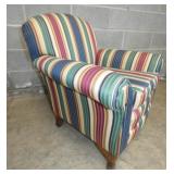 VIEW 2 CLOSEUP SIDE CLEAN CHAIR