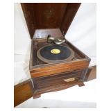 VIEW 3 OAK CASE VICTROLA