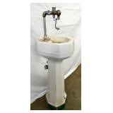 PORC. PEDESTAL WATER FOUNTAIN