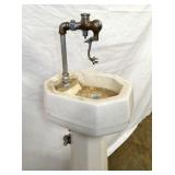 VIEW 2 CLOSEUP WATER FOUNTAIN