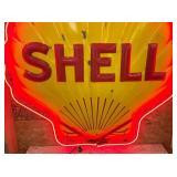 CLOSEUP SHELL NEON SIGN