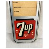 CLOSEUP 7UP W/ BUBBLES